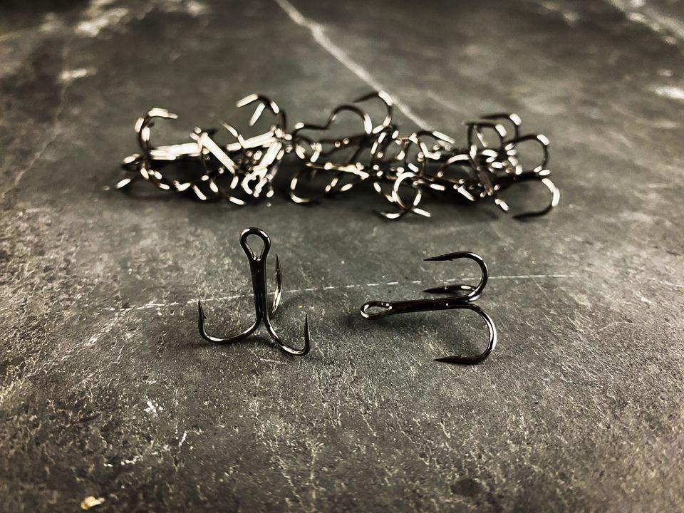 Red and Silver Carbon Steel 3-Prong Treble Fishing Hooks (20 Hooks) - Outdoor Junction US